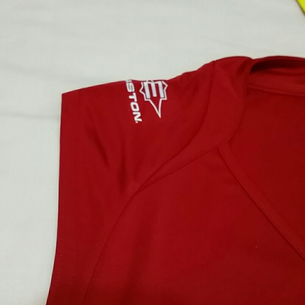 NWT. Women's  red/white athletic top. XL. - Picture 4 of 7